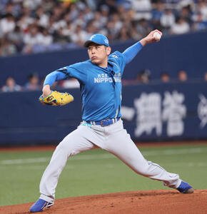 オリックス対日本ハム　力投する日本ハム先発の加藤貴之(撮影･宮崎幸一)