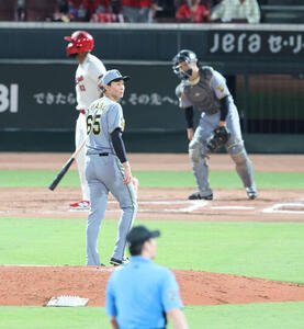 広島対阪神　6回裏広島無死一塁、ファビアンに左越え2点本塁打を浴びた湯浅京己(撮影･梅根麻紀)