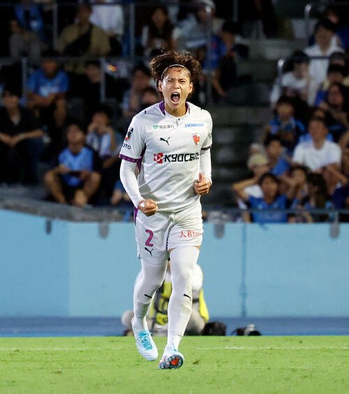 川崎F対京都　後半、ゴールを決め、雄たけびをあげる京都福田心之助(撮影･山本朝陽)