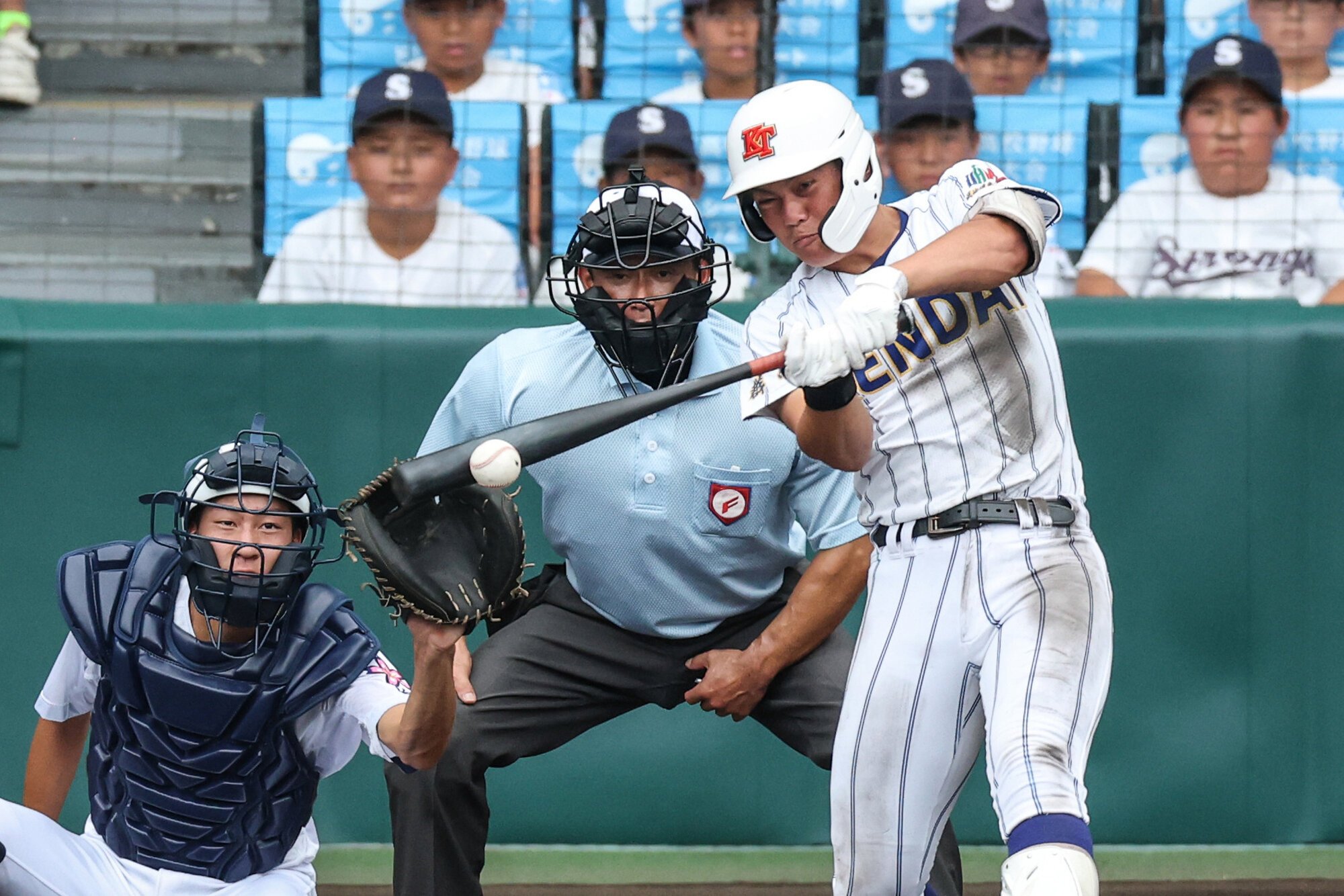 佐野日大―健大高崎　二回裏健大高崎1死一、二塁、豊永は適時打を放つ=米田怜央撮影