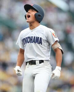 横浜対霞ケ浦　6回表横浜2死満塁、逆転2点適時打を放ち雄たけびを上げる千島大翼(撮影･河田真司)