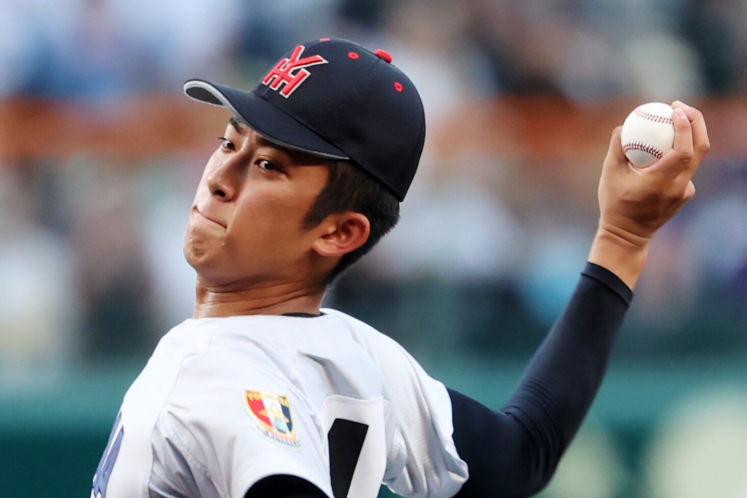 横浜―霞ケ浦　九回裏、力投する横浜2番手の織田=新井義顕撮影