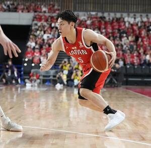 日本対韓国　1Q、ドライブを仕掛ける河村勇輝(撮影･小島史椰)