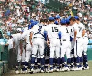 横浜対霞ケ浦　試合前円陣を組む霞ケ浦(撮影･河田真司)
