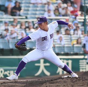 天理対三重　天理先発の橋本桜佑(撮影･宮崎幸一)
