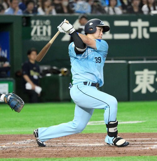 西武対オリックス　4回裏西武無死一、二塁、平沢大河は適時二塁打を放つ(撮影･滝沢徹郎)