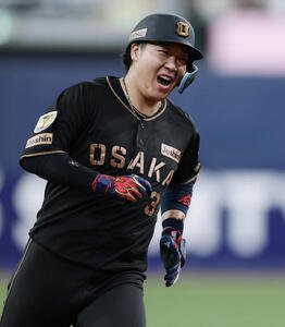 阪神対ヤクルト　9回裏阪神1死、サヨナラ本塁打を放った大山悠輔(撮影･前田充)