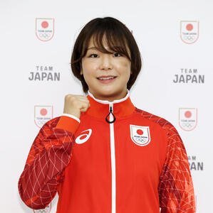 ｢第20回アジア大会TEAM JAPAN MEDIA SUMMIT｣でガッツポーズする藤波朱理(撮影･宮地輝)