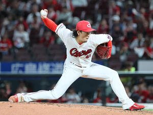 広島対中日　5回表中日、広島先発の鈴木健矢(撮影･加藤孝規)