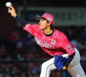 楽天対ロッテ　力投する楽天先発の岸孝之(撮影･野上伸悟)