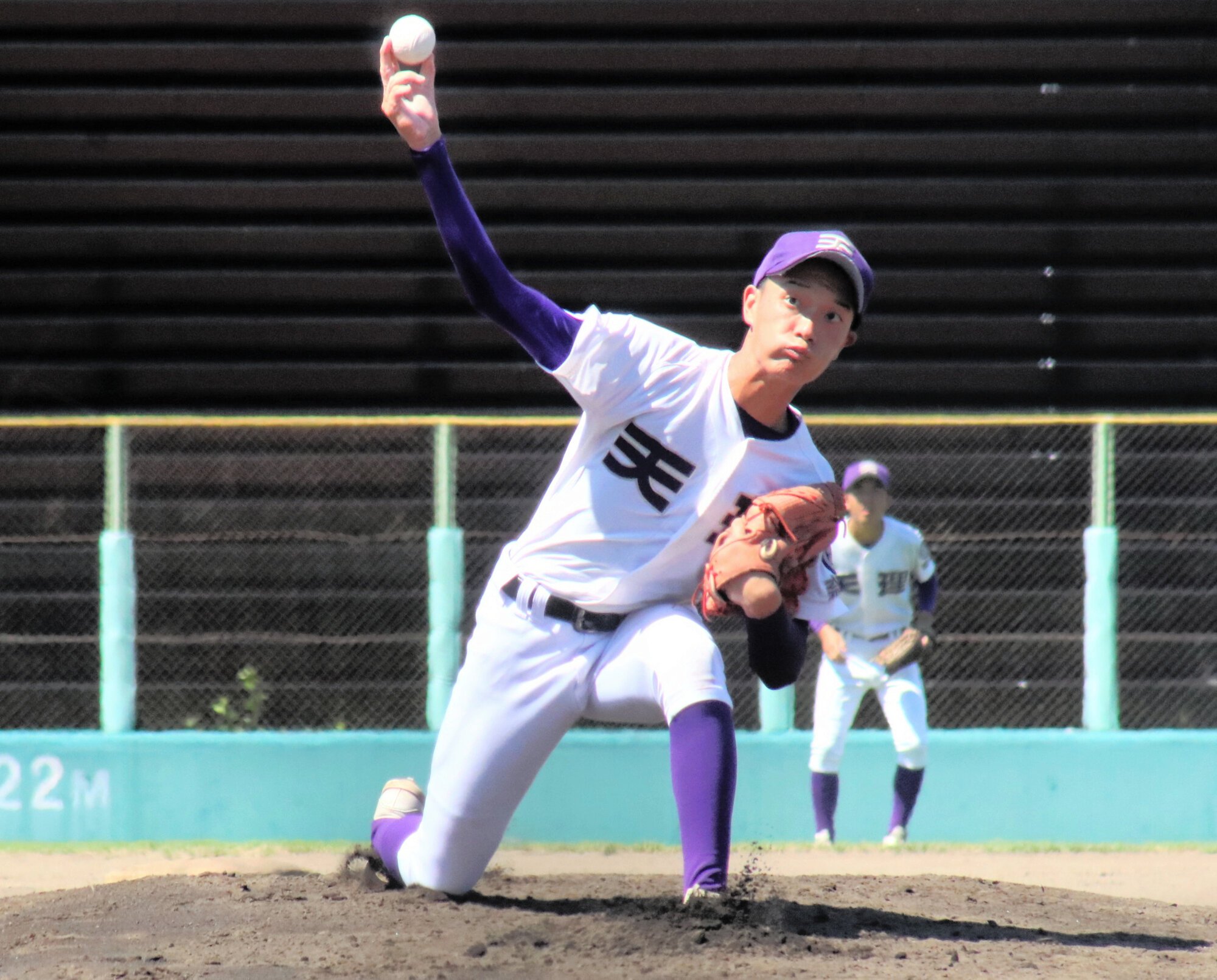 全国高校軟式野球選手権近畿大会決勝で10回を投げ、完封した天理の金子琉奏主将=2026年8月5日、京都府宇治市の太陽が丘球場、大野宏撮影