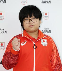 ｢第20回アジア大会TEAM JAPAN MEDIA SUMMIT｣でガッツポーズする栗原悠輝(撮影･宮地輝)