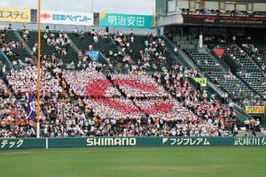 智弁和歌山対横浜　いつもの智弁和歌山の人文字(撮影･西尾就之)