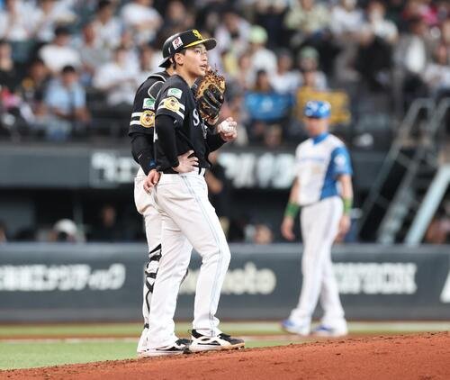 日本ハム対ソフトバンク　3回裏、連打され渋い表情の前田悠伍(撮影･黒川智章)