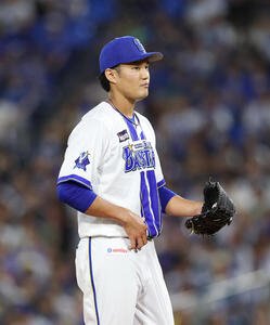 DeNA対巨人　3回表無死一塁、2人連続で四球を出しピンチを迎える藤浪晋太郎(撮影･増田悦実)