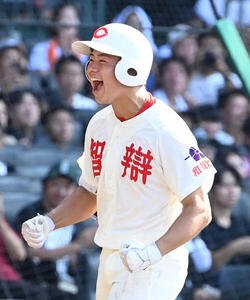 横浜対智弁和歌山　3回裏智弁和歌山無死二、三塁、楠本龍生は勝ち越しの本塁打を放つ(撮影･石井愛子)