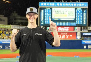 DeNA対阪神　来日初勝利を飾った阪神イーストン･ルーカス(撮影･たえ見朱実)