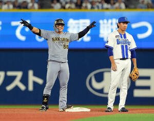 DeNA対阪神　4回表阪神2死、勝ち越しの適時打を放ちポーズを決める前川右京(撮影･たえ見朱実)