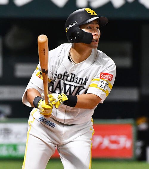 7月7日、ファーム･オリックス戦の3回、ソフトバンク中村晃は先制の2点適時二塁打を放つ