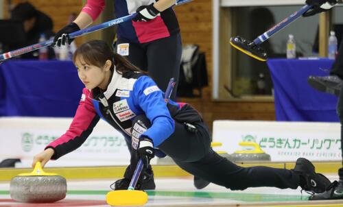 ストーンを投じるフォルティウス小林未奈