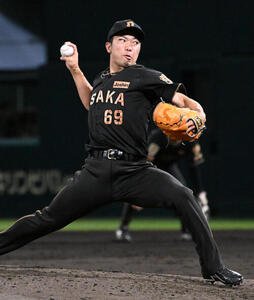 阪神対ソフトバンク　4回表から登板する阪神石井大智(撮影･石井愛子)