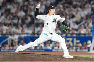 ロッテ対日本ハム　ロッテ4番手の横山陸人(撮影･江口和貴)