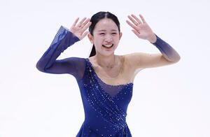 女子フリーで演技を終え、観客に手を振る高橋舞(撮影･山本朝陽)