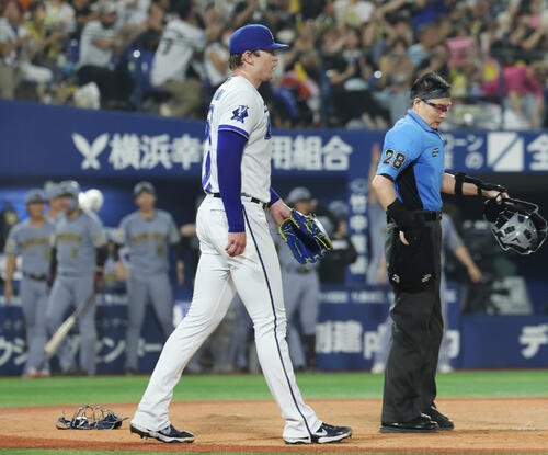 DeNA対阪神　9回表阪神2死二、三塁、森下翔太に2点適時打を浴びたショーン･レイノルズ(撮影･宮地輝)