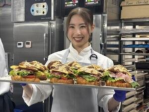 パン作りイベントに臨む住吉りをん