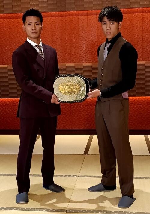 王座決定戦で対戦する大森隆之介(左)と中嶋愛樹斗
