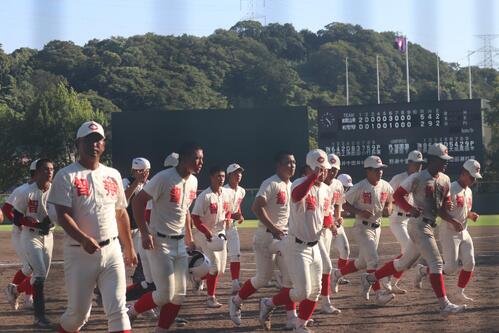 和歌山東対智弁和歌山　新チーム初戦で敗退し、センバツかかる秋季大会1次予選免除へのシード権を逃した智弁和歌山ナイン(撮影･佐藤妙月)
