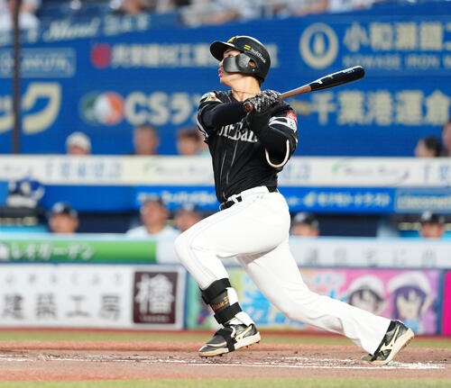 ロッテ対ソフトバンク　1回表ソフトバンク1死満塁、走者一掃の適時二塁打を放つ広瀬隆太(撮影･鈴木みどり)
