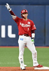 オリックス対楽天　6回表楽天1死一、二塁、宗山塁は逆転の2点適時二塁打を放つ(撮影･石井愛子)