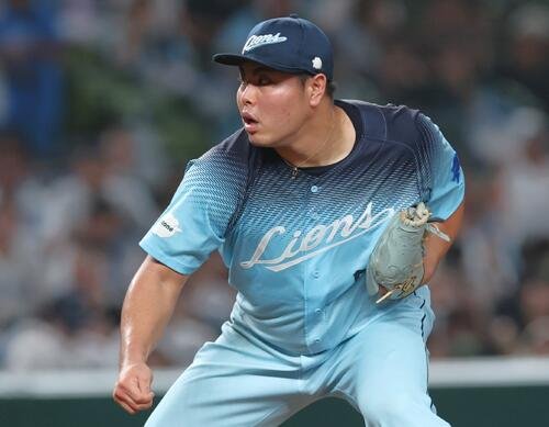 西武対日本ハム　7回表、無失点に抑える西武平良海馬(撮影･黒川智章)