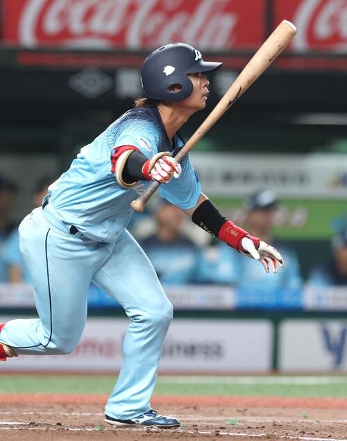 西武対日本ハム　5回裏西武1死一塁、適時三塁打を放つ仲田慶介(撮影･黒川智章)