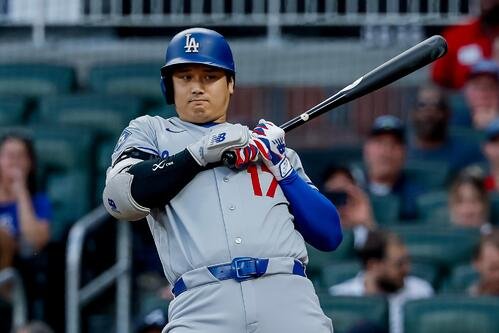 大谷翔平、一ゴロで全力疾走後に左足を気にしながらベンチへ｢何もなければいいんですけど…｣