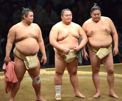 友風は初給料と賞金を｢全部母親に｣一山本は家賃ぼやき　夏巡業質問コーナーで観客笑わせる