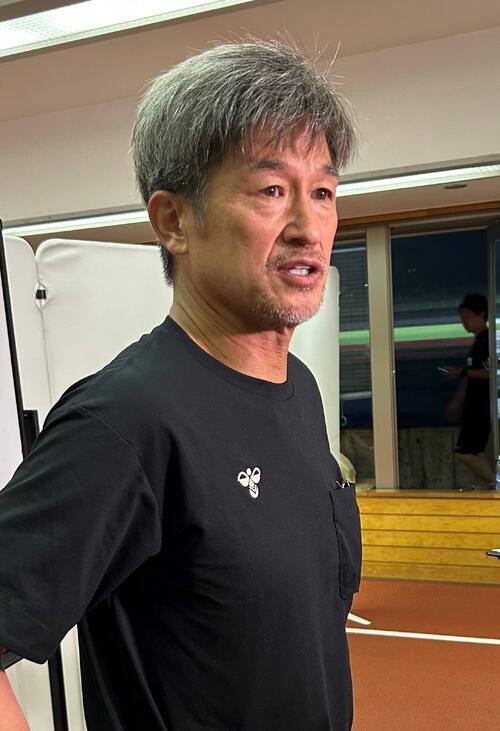 天皇杯1回戦で2得点した試合後、取材に応じる福島カズ(2026年8月撮影)