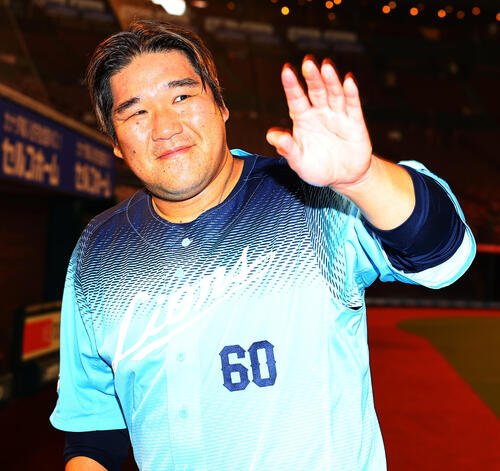 【西武】9回2死で代打中村剛也が左越え二塁打　｢代打は本当に難しい｣と言いつつ長身右腕対応