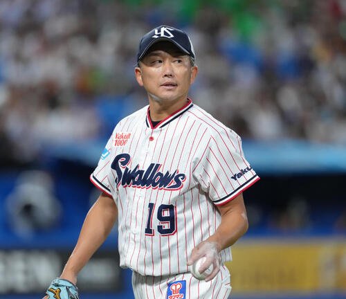 ヤクルト対巨人　1回途中、降板するヤクルト石川雅規(撮影･足立雅史)