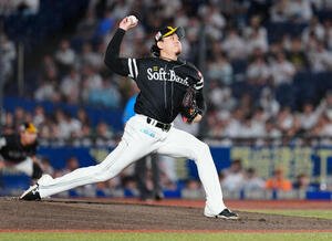 ロッテ対ソフトバンク　先発し力投するソフトバンク上茶谷大河(撮影･鈴木みどり)