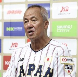 U18高校日本代表対早大　質問に答えるU18高校日本代表･岡田龍生監督(撮影･河田真司)