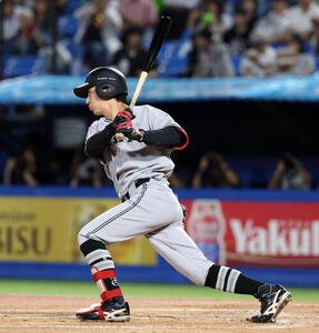 ヤクルト対巨人　1回表巨人1死二、三塁、鈴木大和は2点適時打を放つ(撮影･浅見桂子)