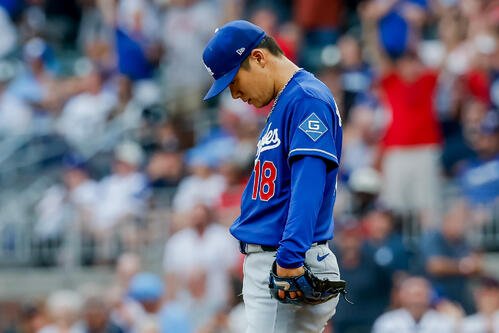 ブレーブス戦の1回、先頭打者本塁打を浴びたドジャース山本由伸(AP)