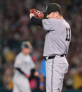 阪神対巨人　6回裏阪神2死一、三塁、田中将大は大山悠輔に適時打を浴びる(撮影･上山淳一)
