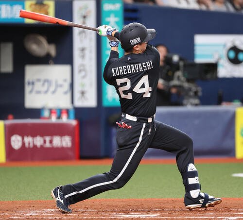 オリックス対ソフトバンク　3回裏オリックス2死二塁、紅林弘太郎は適時二塁打を放つ(撮影･西尾就之)