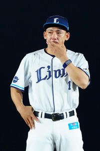 西武対楽天　試合後、引退セレモニーで涙を流す西武栗山巧(撮影･江口和貴)