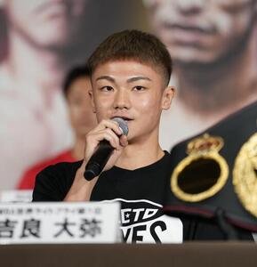 記者会見を行う吉良大弥(撮影･小島史椰)