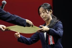 ｢上月スポーツ賞｣の表彰を受ける高木美帆さん(撮影･河田真司)