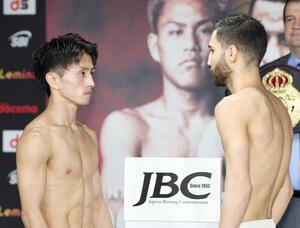 計量をクリアしフェースオフする石井武志(左)とウィルフレッド･メンデス(撮影･宮地輝)